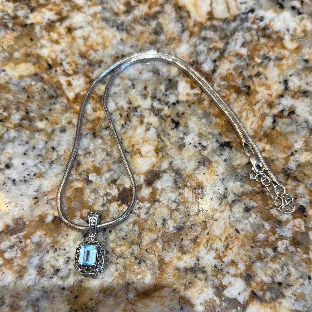 Elegant Silver Necklace with Blue Gemstone